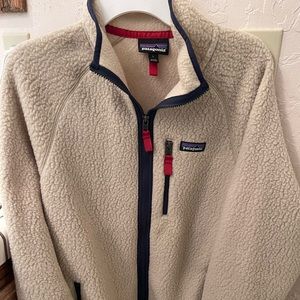 Patagonia retro pile jacket large, off white color, like new condition.